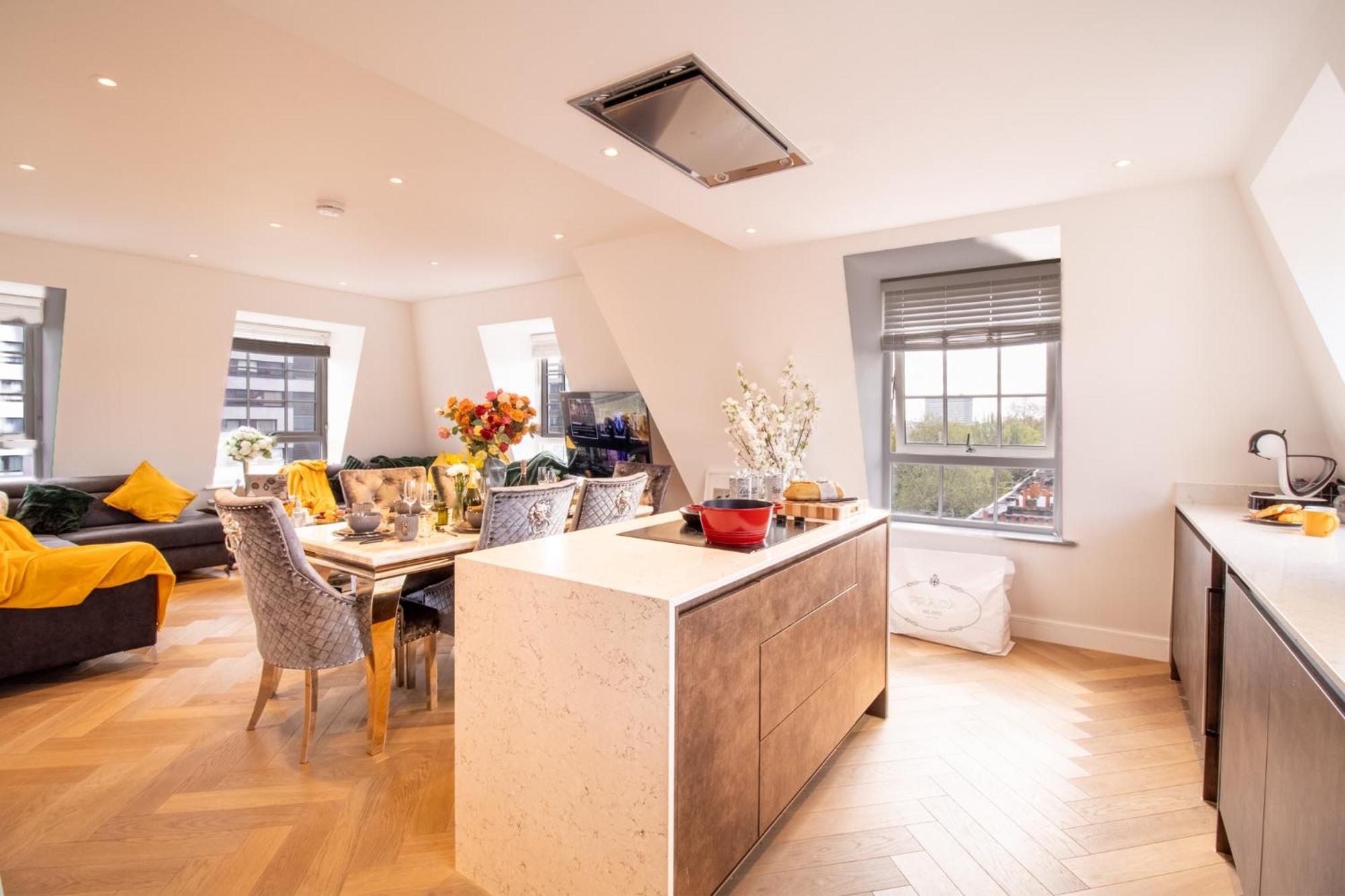 Elegant 3-Bedroom Penthouse In Marble Arch 70 London Exterior photo