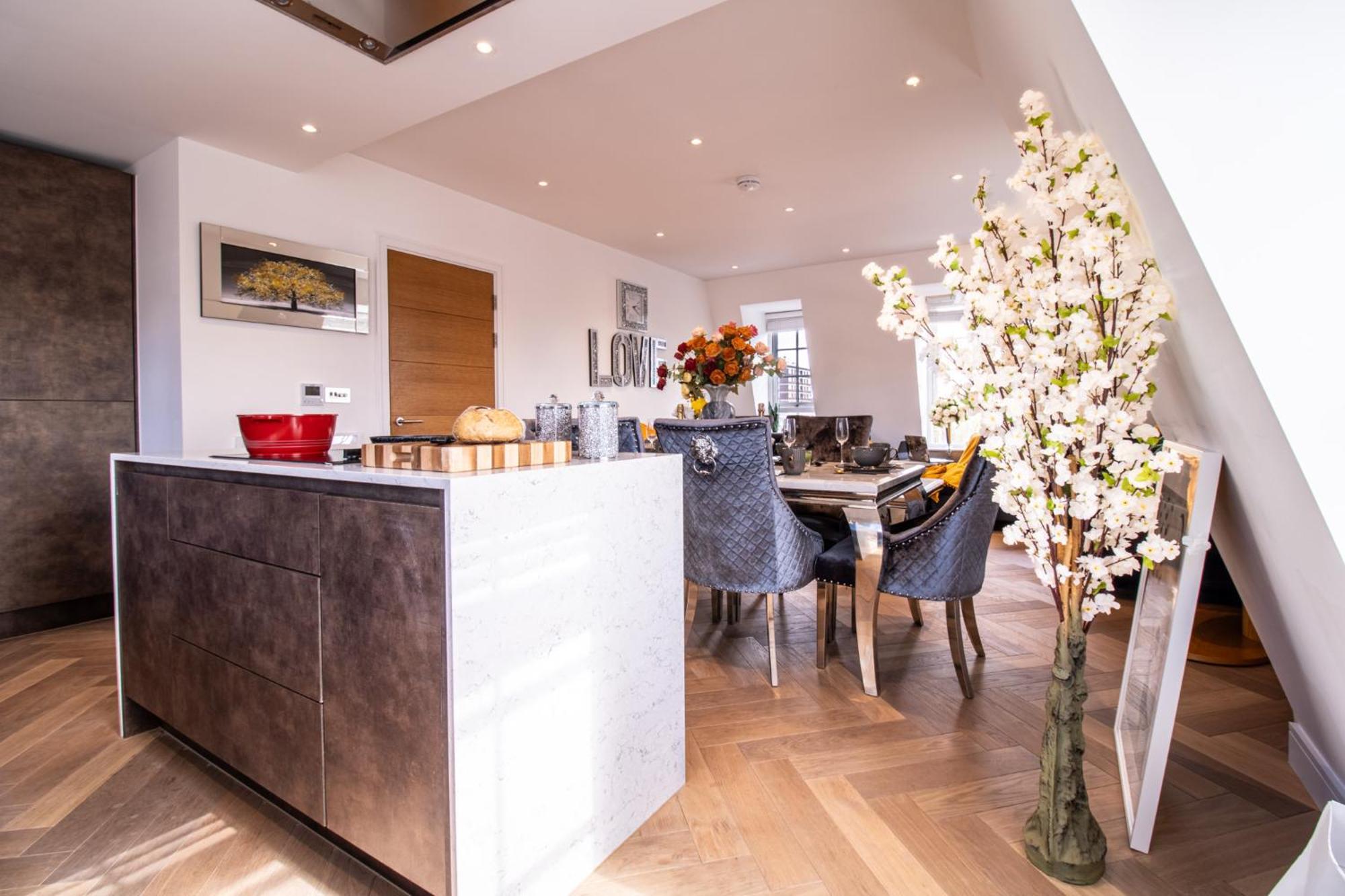 Elegant 3-Bedroom Penthouse In Marble Arch 70 London Exterior photo